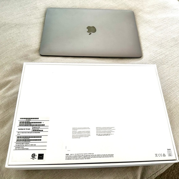 Beautiful MacBook Air 2020 , 13”
MacOS  latest version updates - Picture 5 of 9